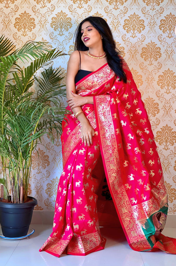 Pink Colour Treditional Looking Silk Saree
